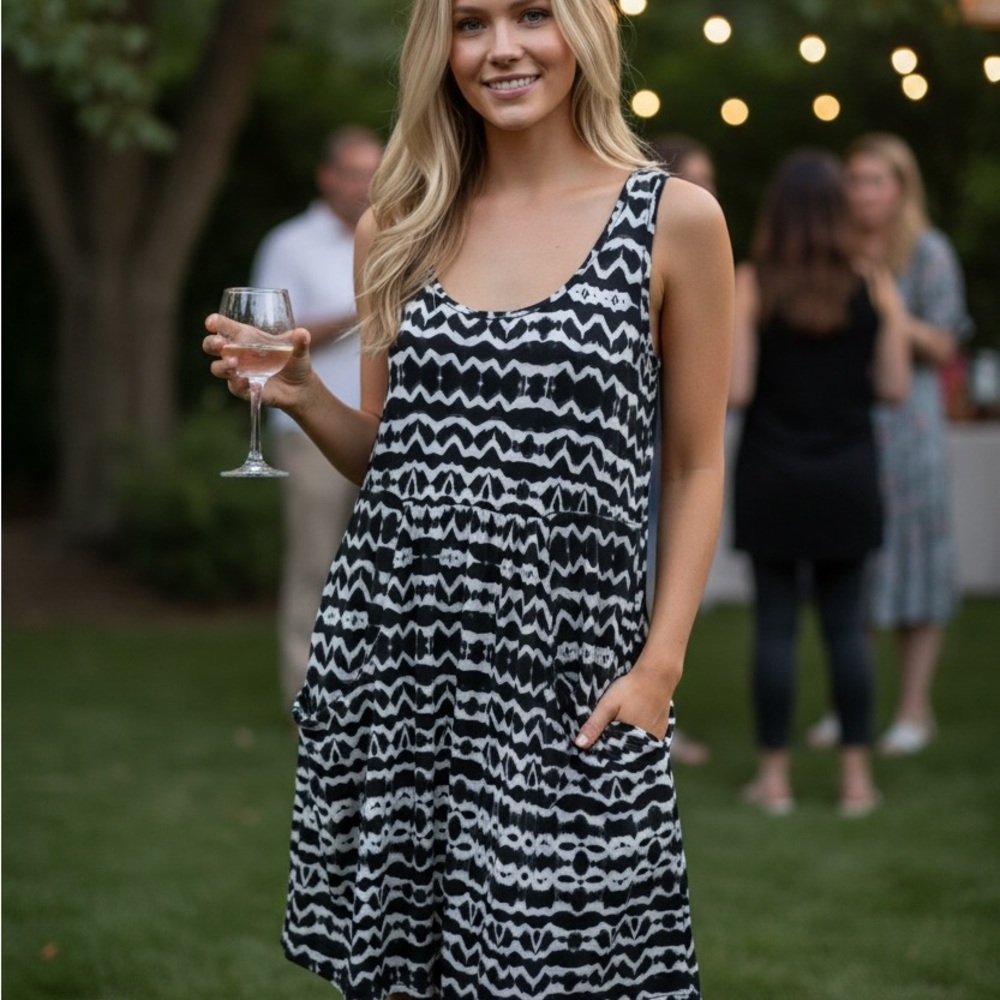 Chic Black and White Zigzag Mini Dress